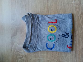 Tee-shirt manches courtes taille 24 mois