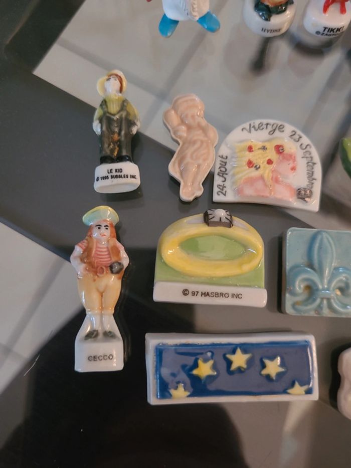 19 fèves en porcelaine - photo numéro 2