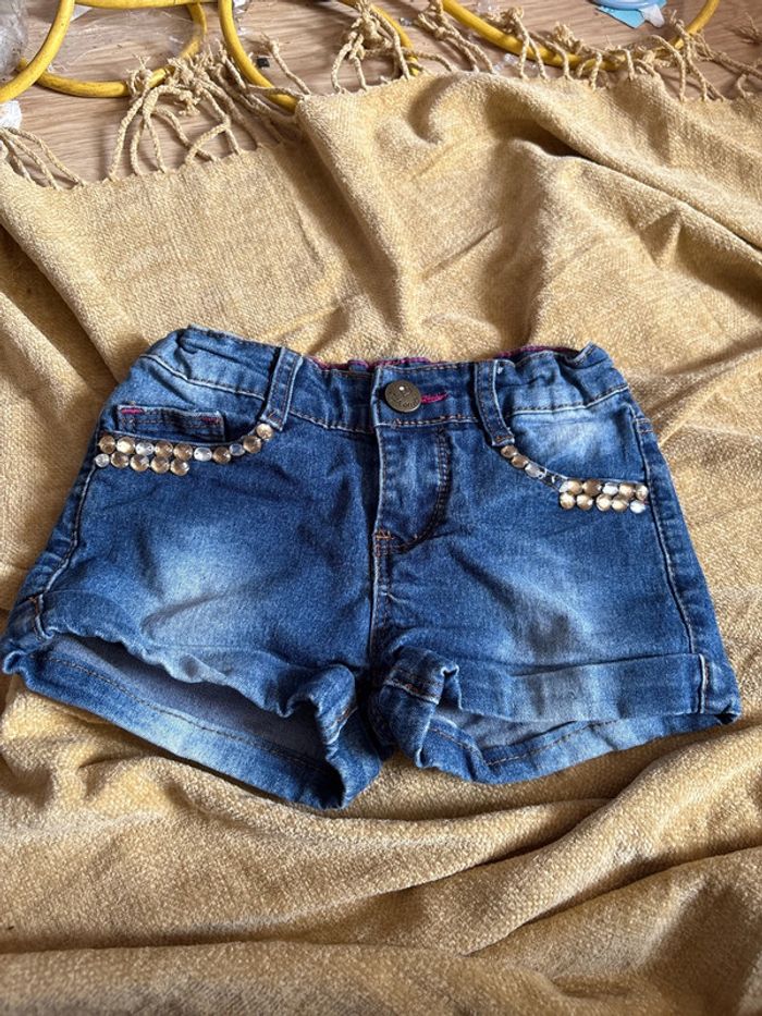 Short bleu
