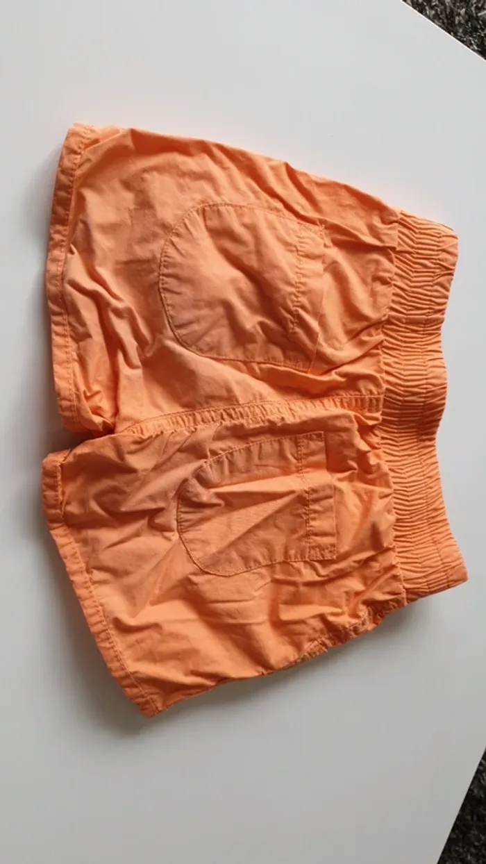 Short orange - photo numéro 2