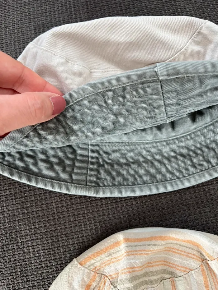 Lot de 2 chapeaux taille 2 et 3 ans - photo numéro 4