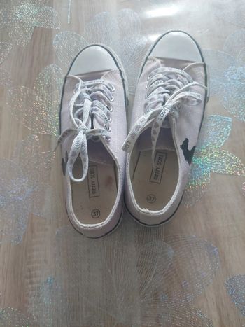 Paire de chaussure/ basket en toile 37