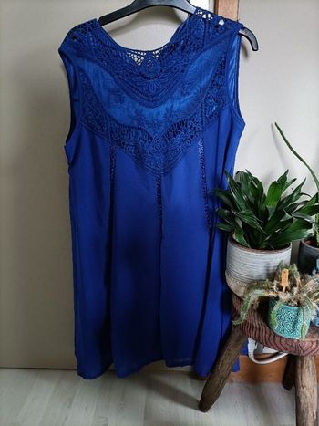 Robe bleu avec dentelle