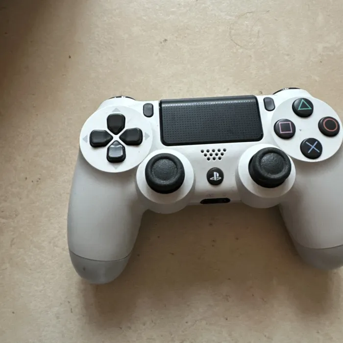 Console Sony Playstation 4  Modèle ps4 - photo numéro 2