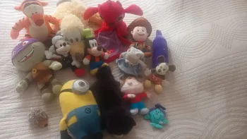 Lot de peluches disney