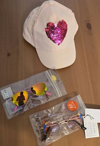 🥰😍🤩 superbe lot casquette 4/8ans , lunettes de soleil 🤩😍🥰