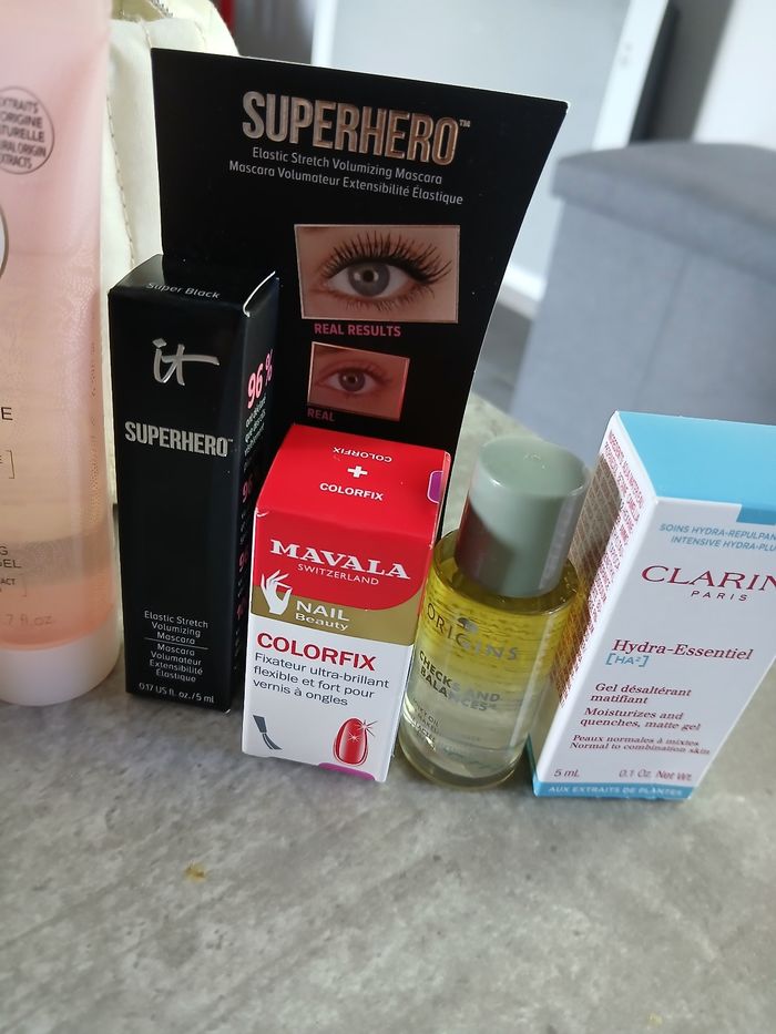 Produit s cosmétiques - photo numéro 3