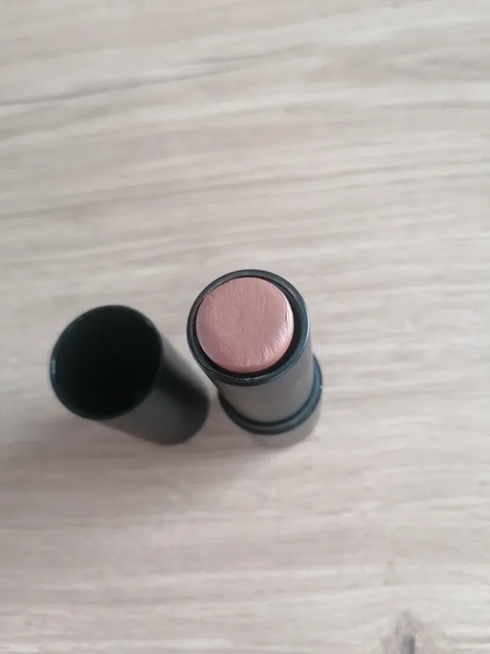 Lot maquillage et masque visage #Vêtements_femmes_krocaro - photo numéro 15
