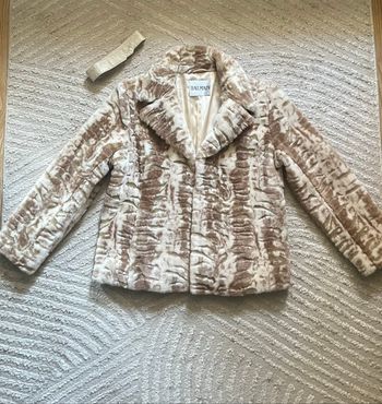 Manteau de fourrure de luxe femme, neuf jamais porté avec ceinture marque « Balmain » taille 42, XL large