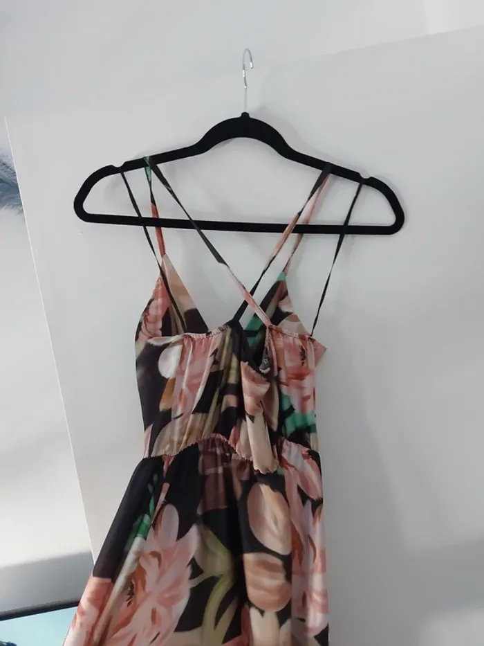 Très jolie robe à motif fleuris - photo numéro 2