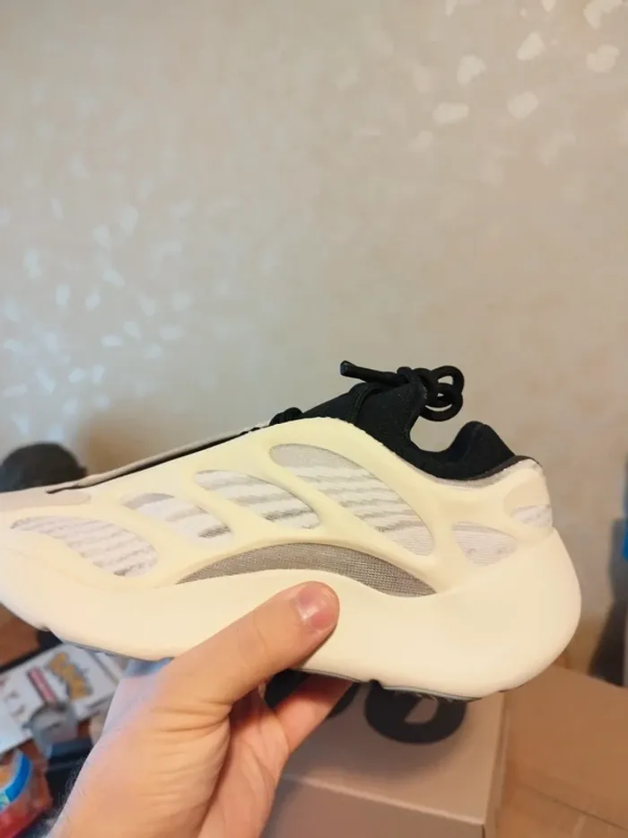Yeezy 700v3 Azael - photo numéro 6