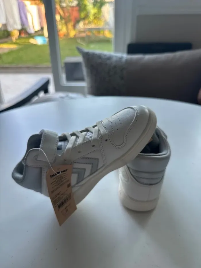 Baskets montantes Hummel blanches et argent – Taille 30 – Neuves étiquette - photo numéro 5