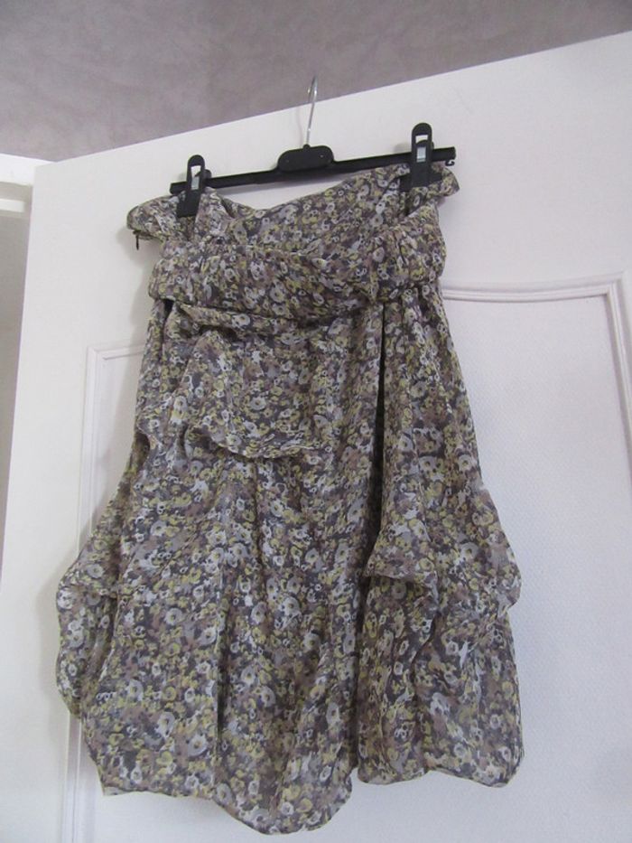Jupe motif fleurs taille 44  A. thiery