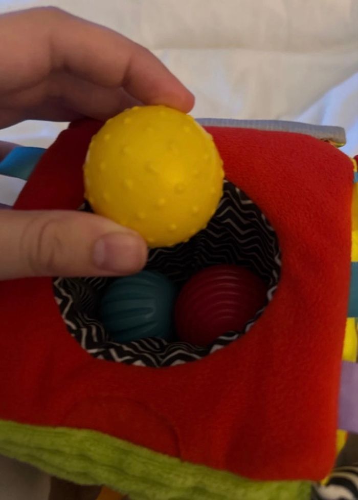 Cube interactif éveil