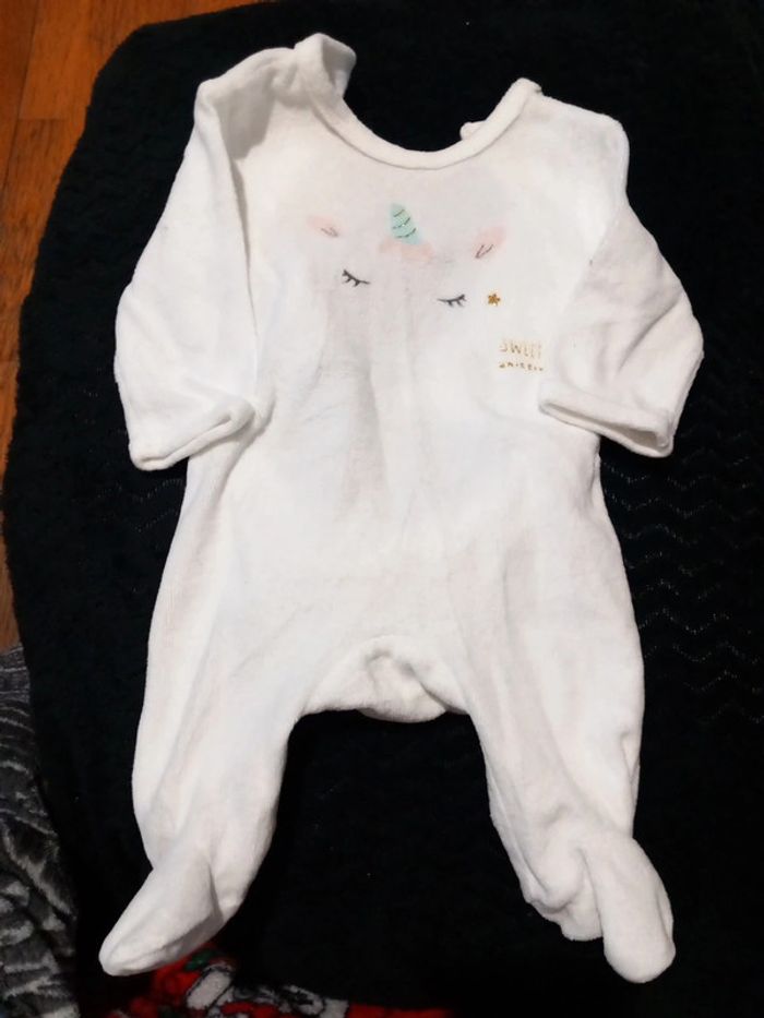 Pyjama taille 52/55cm 1mois kiabi - photo numéro 1