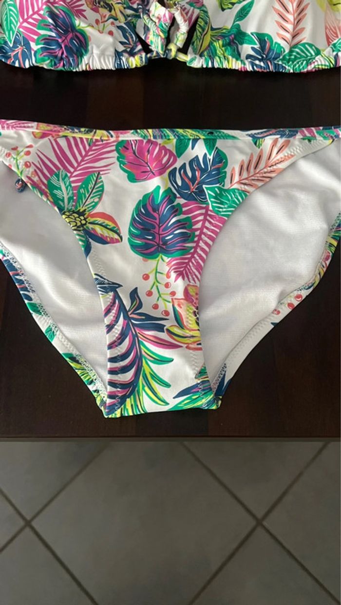 Joli maillot de bain 2 pièces taille 40 pour le bas 38 pour le haut neuf jamais porté gémo - photo numéro 4