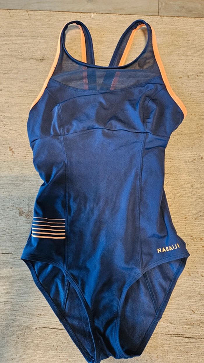 Maillot de bain 1 piéce femme bleu foncé, bord orangé, taille 38, peu mis - photo numéro 3