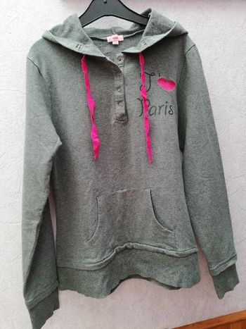 Sweat à capuche T.38