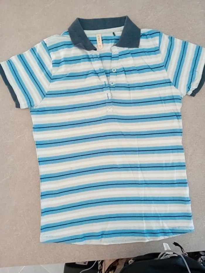 Polo à rayuŕe blanc et bleu de chez émoi en taille S - photo numéro 4