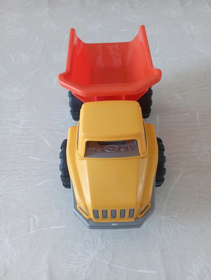 Camion benne en plastique 2€