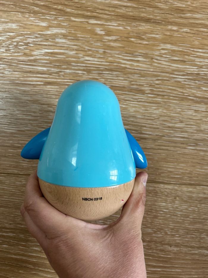 Jouet hape - en bois culbuto musical penguin musical wobble - photo numéro 4