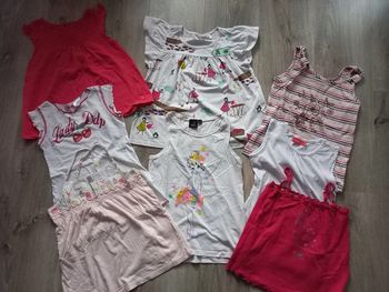 Lot de 8 débardeurs 8 ans