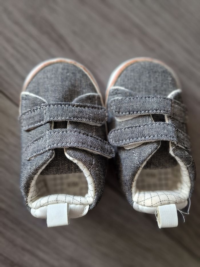 Lot de une paire chaussures bébé et chaussettes antidérapantes - photo numéro 5