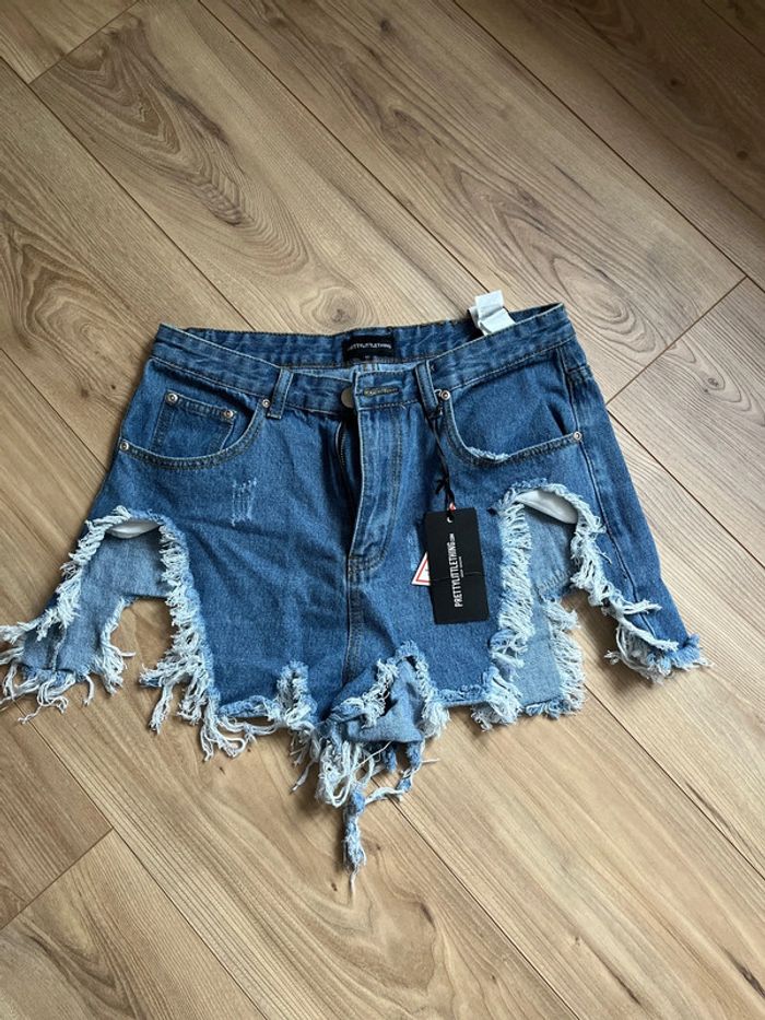 Short en jean trouvé neuf