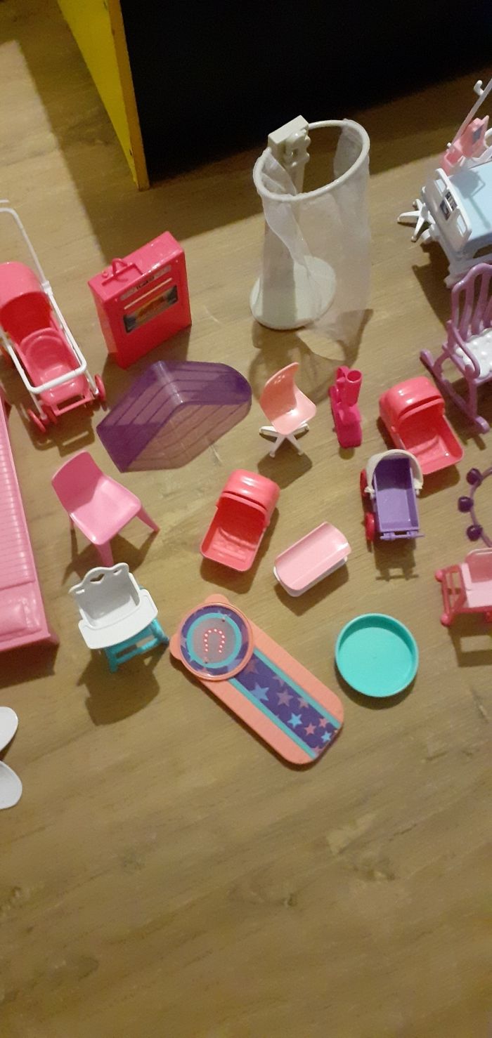 Gros lot barbies toutes les accessoires plus 25 barbies 6 Ken et bébé et ados - photo numéro 4