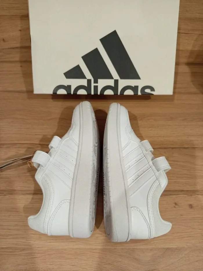 Baskets mixtes blanches à scratchs Adidas pointure 34 neuves dans leur boîte d'origine 🏷 - photo numéro 4