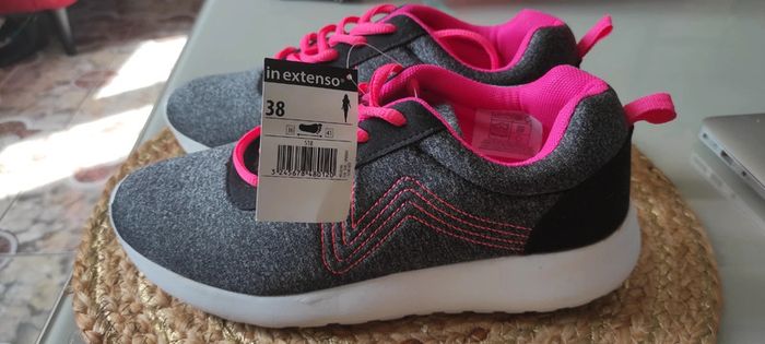 Baskets neuves avec étiquette in extenso t38