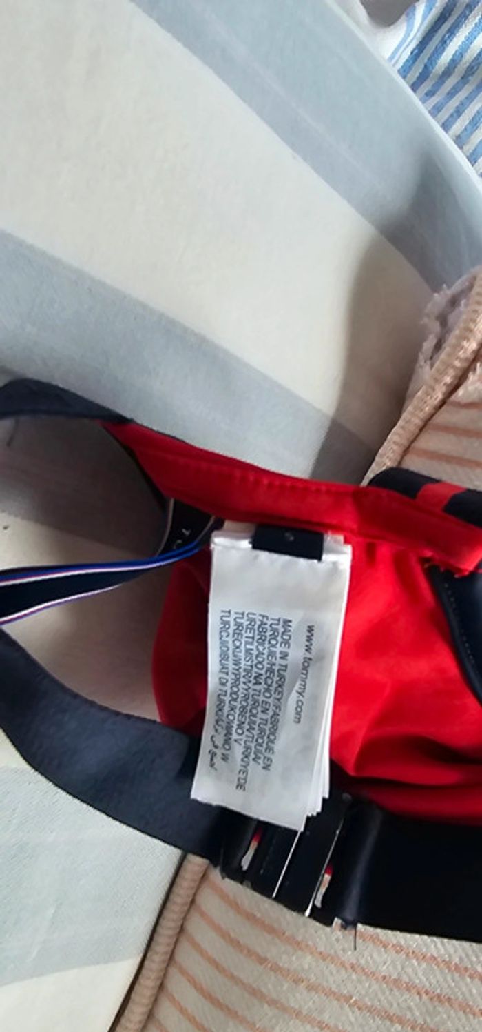 Haut de maillot rouge Tommy Hilfiger taille 36 - photo numéro 3