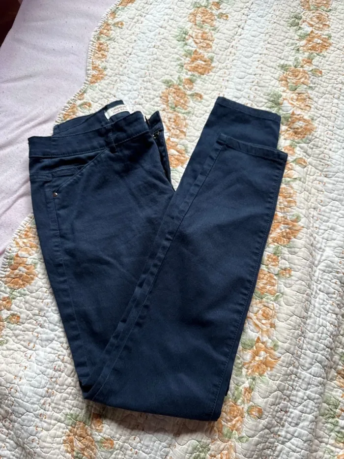 Très beau pantalon clockhouse taille 38