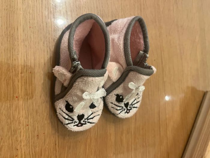 Chaussons bébé taille 18 - photo numéro 2