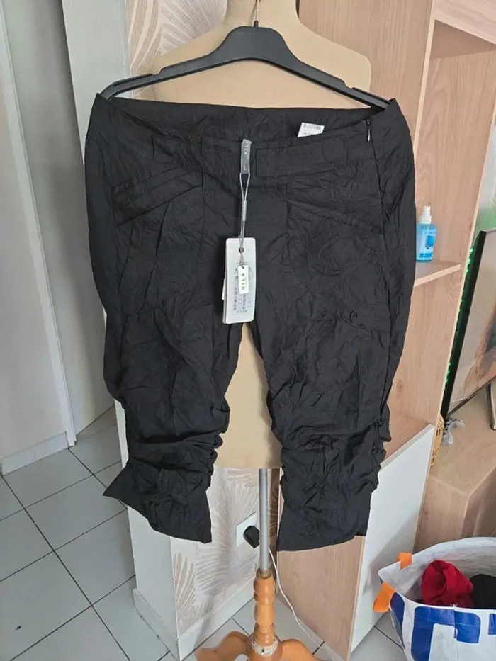 Pantacourt vila taille L neuf avec étiquettes