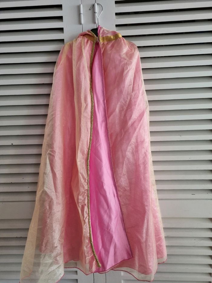 Robe de princesse avec sa cape - photo numéro 5