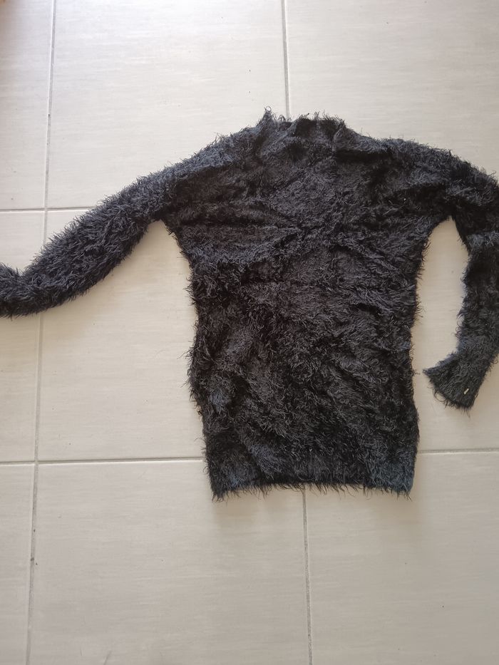 Pull léger noir taille 34 à poil long