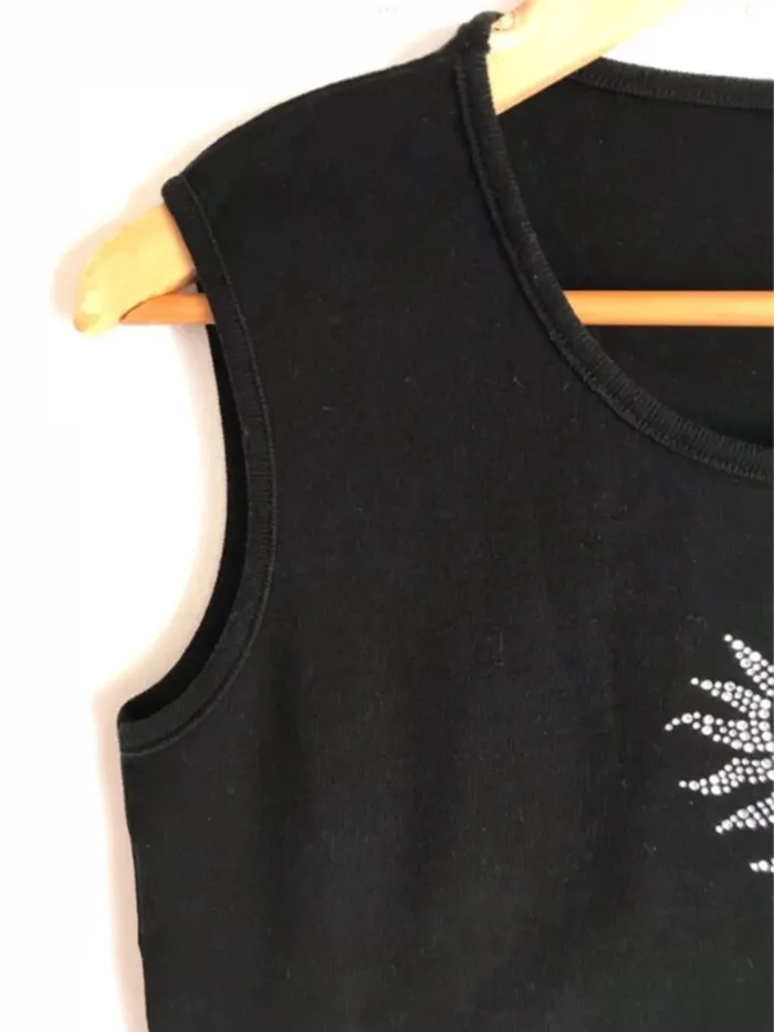 Débardeur noir taille 38/40 avec cœur en strass sur le devant - photo numéro 6