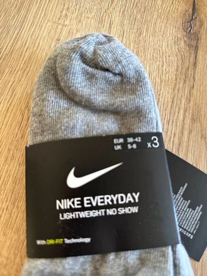 3 paires de chaussettes Nike 38-42 neuves avec étiquette - photo numéro 4