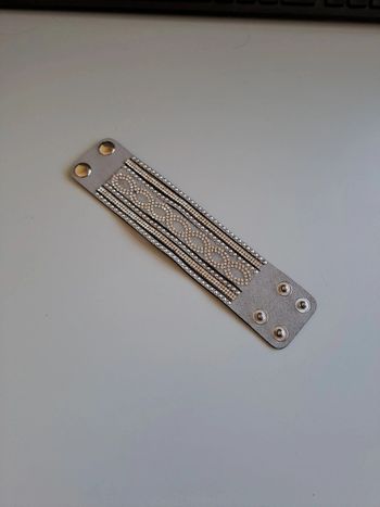 Bracelet manchette feutrine et strass