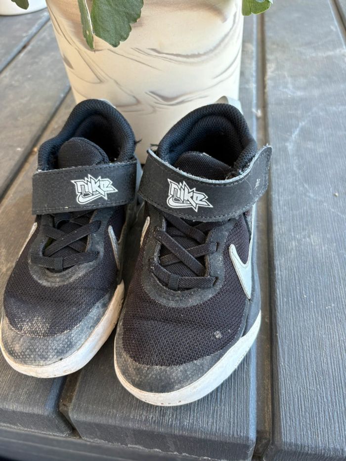 Paire de basket Nike enfant, taille 28 - photo numéro 2