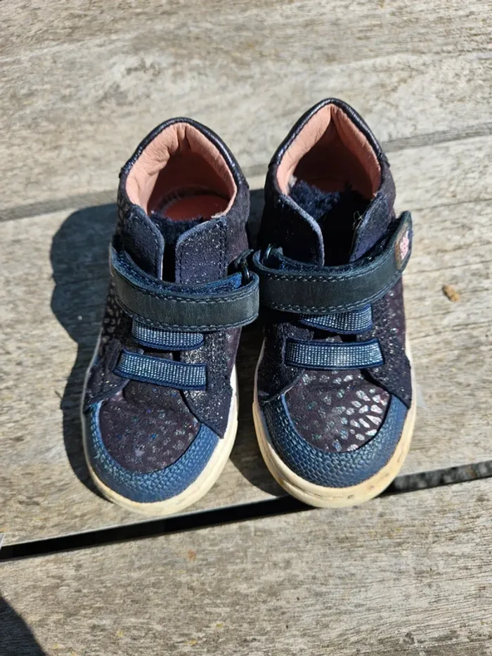 Baskets taille 22 Garvalin