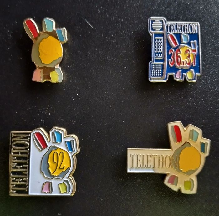 Lot de 4 pin's thème téléthon