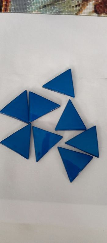 8 grosses perles plastique triangle géant