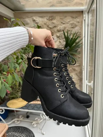 Only shoes - Bottines noires à talon et lacets