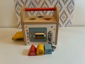 Cube activités avec différentes fermetures