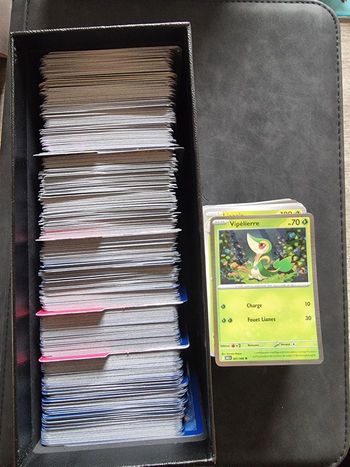 Lot de 650 cartes pokemon