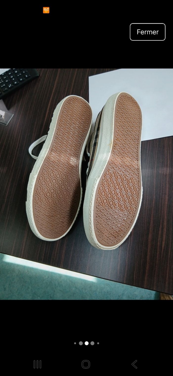 Baskets burberry, habillé en très bon état - photo numéro 4