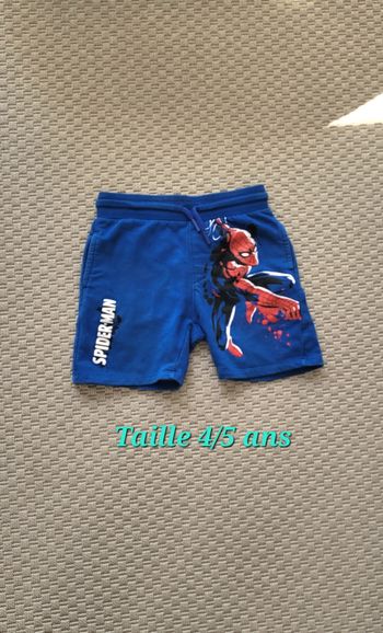 Short Spiderman taille 4 ans 