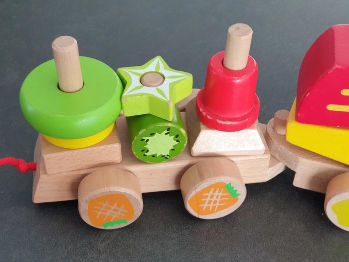 Petit train en bois - photo numéro 2